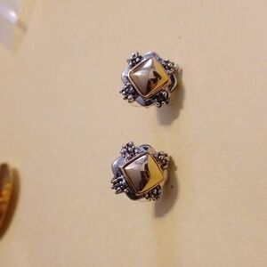 Vintage Elegant Gold and Silver Stud Earrings. 0.80" × 0.80"